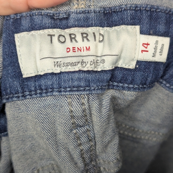 Torrid Denim Overall Cropped Relaxed Distressed Stretch Everyday Jeans Size 14 - Picture 11 of 14